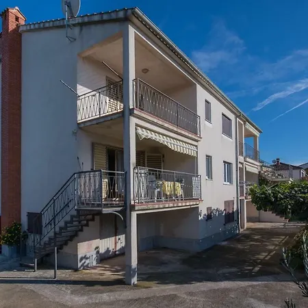 Apartment Fiorela *