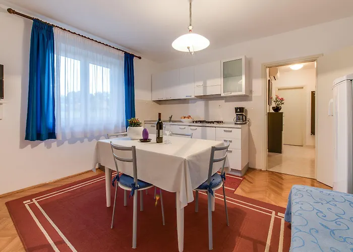 Fiorela * Ρόβινι