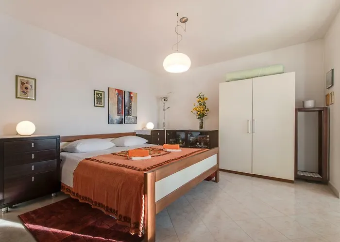 Fiorela * Ρόβινι